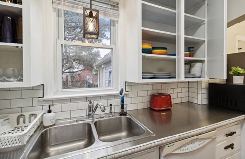 Commerce Township Casa | Lakefront W/ Hot Tub