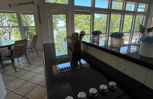 Denton Casa | Lakefront vacation mins to The Olana