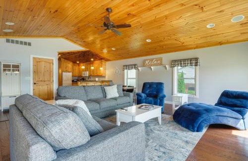 Howe Casa | Lakefront Vacation Rental about 10 Mi to Shipshewana!