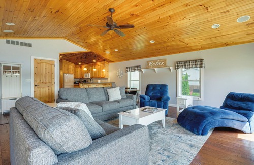 Howe Casa | Lakefront Vacation Rental ~ 10 Mi to Shipshewana!