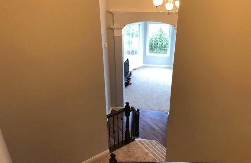 Maxwell Casa | Lakefront view 5 bedroom home with basement