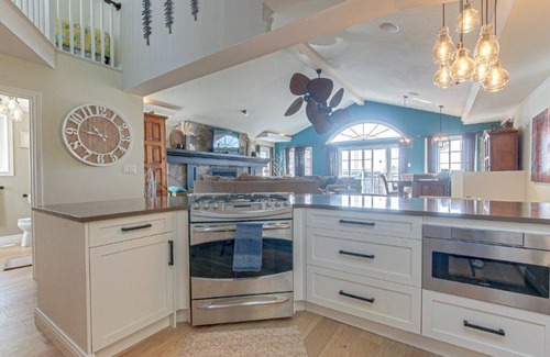 Central Elgin Casa | Lakefront View w Private BEACH! - Spacious Luxury Estate Home ~ Pet Friendly