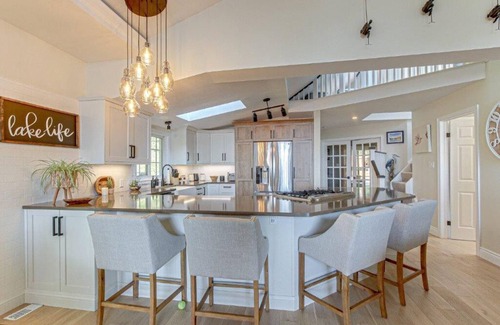 Central Elgin Casa | Lakefront View w Private BEACH! - Spacious Luxury Estate Home ~ Pet Friendly