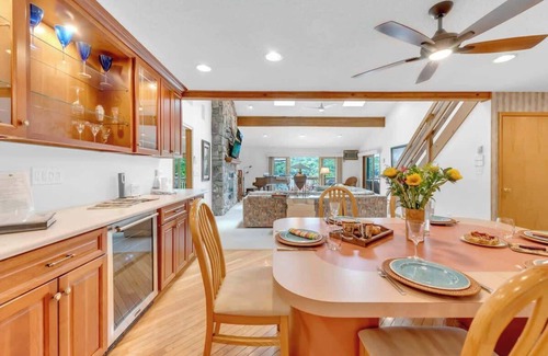 Lake Ariel Casa | Lakefront + Views + 5 Bdrm + Kayaks + Out. Kitchen