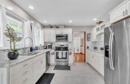 Orange Casa | Lakefront Villa on Lake Orange VA The first floorspace is blocked for cleaning