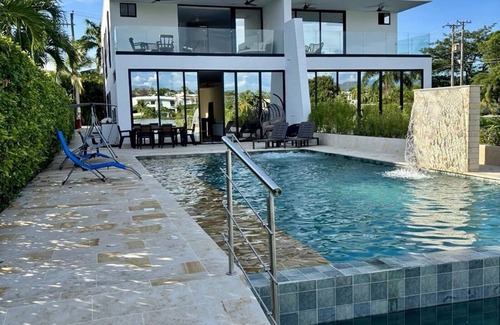 Girardot Cabaña | Lakefront villa with private Dook, Piscina & Jacuzzi