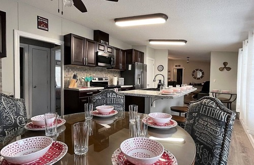 Jacksboro Casa | Lakefront w/few steps to water & private boat slip