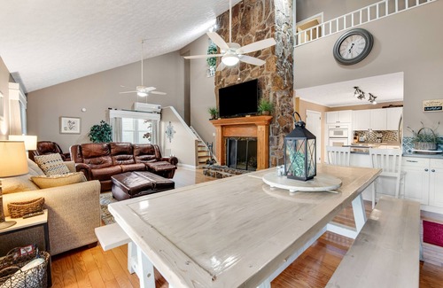 Jefferson City Casa | Casa frente al lago con muelle, porches cubiertos y hoguera al aire libre: ¡se admiten perros!