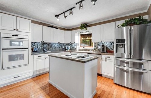Jefferson City Casa | Casa frente al lago con muelle, porches cubiertos y hoguera al aire libre: ¡se admiten perros!