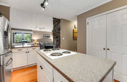 Jefferson City Casa | Casa frente al lago con muelle, porches cubiertos y hoguera al aire libre: ¡se admiten perros!