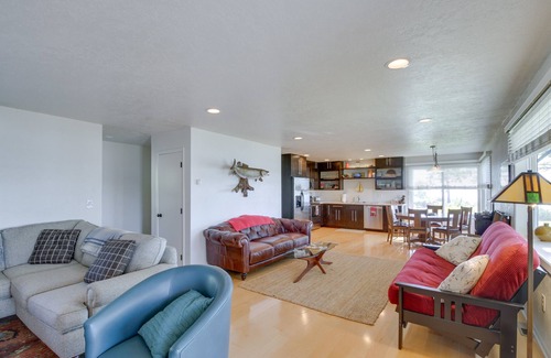 Walker Cabina | Lakefront Walker Home w/ Boat Dock & Lift!