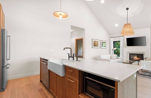 Omaha Casa | Lakefront Wellness Retreat on Table Rock w/ Sauna, Cold Plunge, Hot Tub, Gym