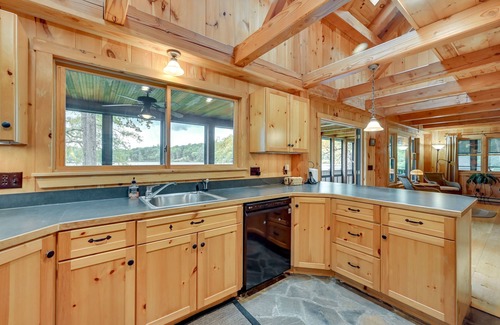 Westhampton Cabina | Lakefront Westhampton Cabin w/ Beach + Kayaks!