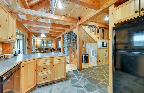 Westhampton Cabina | Lakefront Westhampton Cabin w/ Beach + Kayaks!