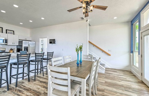 Lakeside City Casa | Lakefront Wichita Falls Home w/ Pool & Hot Tub