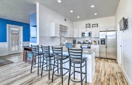 Lakeside City Casa | Lakefront Wichita Falls Home w/ Pool & Hot Tub