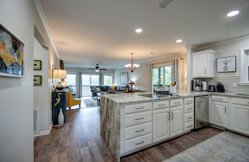 Mid America Condominio | Lakefront with covered boat slip