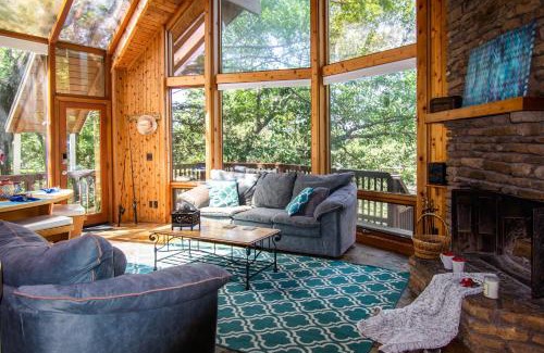 Lost Bridge Village Casa | Lakefront with Hot Tub/Sauna-Beaver Lake,Arkansas