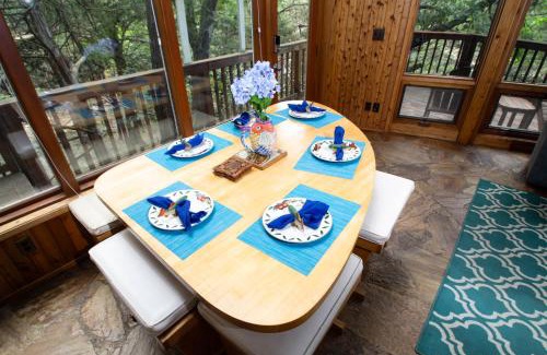 Lost Bridge Village Casa | Lakefront with Hot Tub/Sauna-Beaver Lake,Arkansas