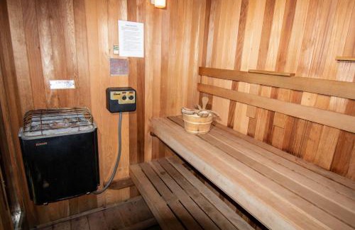 Lost Bridge Village Casa | Lakefront with Hot Tub/Sauna-Beaver Lake,Arkansas