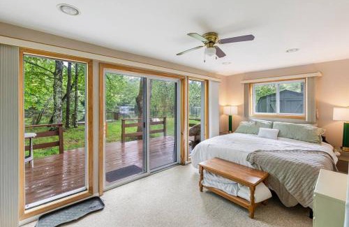 Ferndale Casa | Lakefront with Lots of Light and Private Dock Access