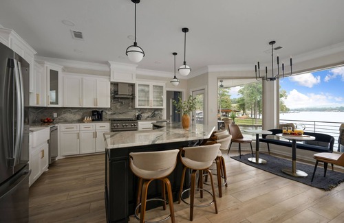 Rockwell Casa | LakeFront with Pool! HotTub! Game Room! Sleeps 20+