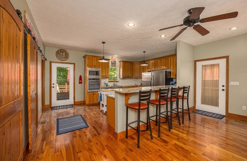 Dandridge Cabina | Lakefront with private dock and fire pit