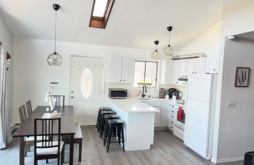 Tobyhanna Cabaña | Lakefront with PRIVATE hot tub- Near All Attractions