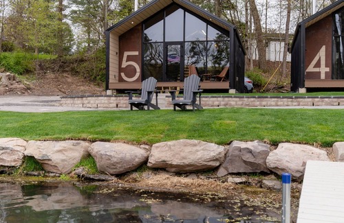 Scotrun Chalet De Esquí | Lakefront Wooden Chalet in the Poconos / Fishing, Yoga retreats, Paddle Boats
