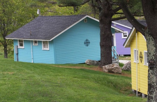 Northwood Cabaña | Lakefront Yellow Cottage
