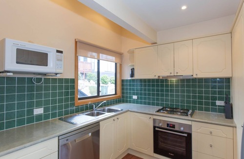 East Jindabyne Casa | 2/11 Rainbow Drive, Pueblo tirolés