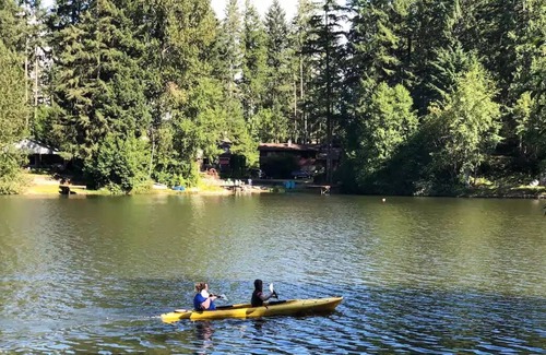 Burley Chalet De Esquí | Lakehouse Chalet - quiet, peaceful home on a lake