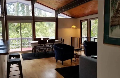 Burley Chalet De Esquí | Lakehouse Chalet - quiet, peaceful home on a lake