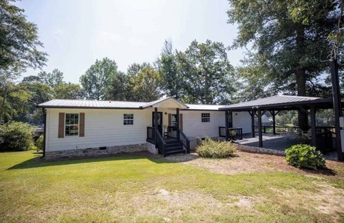 Fortson Casa | Lakehouse Getaway on Lake Oliver