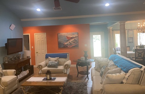 Dogwood Casa | Lakehouse getaway on lake Bob Sandlin, with private boat ramp and amazing views