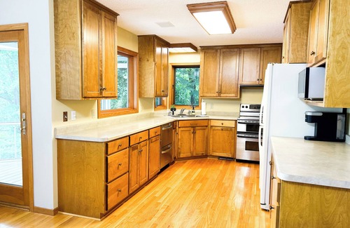 Annandale Casa | Lakehouse + Guesthouse Retreat with hot tub - Pontoon & Jet Ski Rental