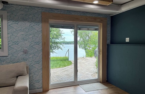 Annandale Casa | Lakehouse + Guesthouse Retreat with hot tub - Pontoon & Jet Ski Rental