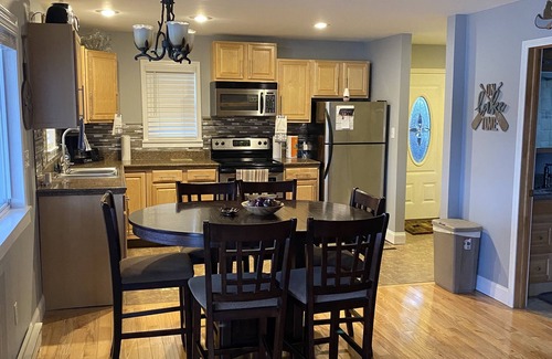 Corinth Casa | Lakehouse Hot tub & pool near Ark Encounter