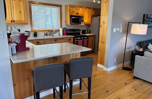 L'Amable Cabaña | Lakehouse on beautiful Tait Lake in the wonderful town of Bancroft.