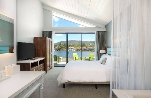 Lake San Marcos Complejo | Lakehouse Resort