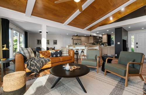 Battle Creek Casa | Lakehouse w/ Heated Pool, Hot Tub, Pontoon, Kayaks, Games