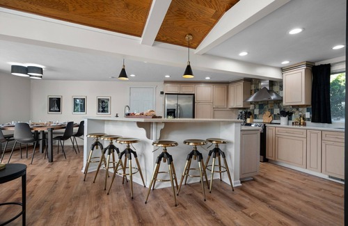 Battle Creek Casa | Lakehouse w/ Heated Pool, Hot Tub, Pontoon, Kayaks, Games