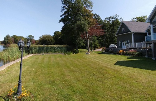 Brighton Casa | Lakehouse with 800 feet of waterfront near Prince Edward County!