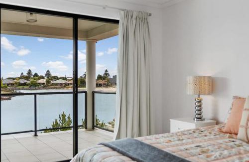 Encounter Bay Casa | Lakehouse28 Waterfront Resort Living Encounter Bay - BYO Linen