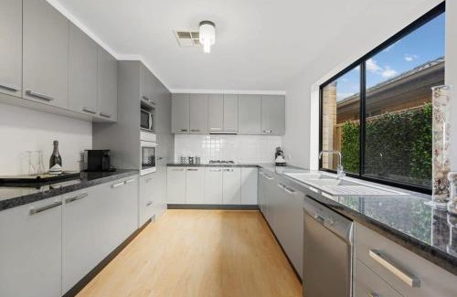 Encounter Bay Casa | Lakehouse28 Waterfront Resort Living Encounter Bay - BYO Linen