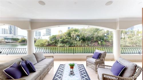 Broadbeach Waters Casa | Lakeland Keys