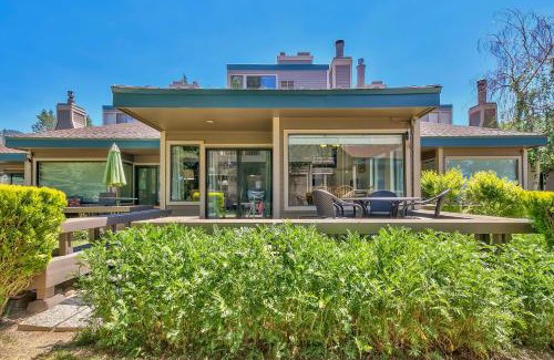 South Lake Tahoe Villa | Lakeland Village 603 Lakeview - See Ski Tahoe-Steps to Lake