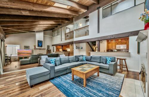 South Lake Tahoe Villa | Lakeland Village 603 Lakeview - See Ski Tahoe-Steps to Lake