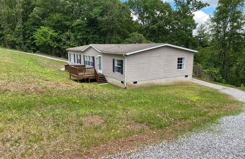 Smith River Casa | LakeLocked-3-bedroom family-friendly home, 1.6 miles from Fairy Stone State Park