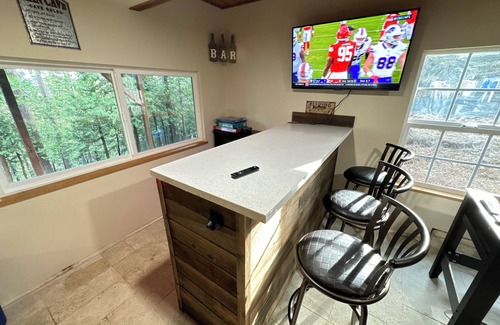 Altaville Cabina | LakeMont Pines Cozy 3-bedroom cabin in Arnold with AC, WiFi, Pool Table and More